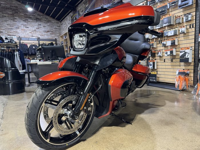 2025 HARLEY-DAVIDSON STREET GLIDE ULTRA 117 (FLHXU) ROAD WHISKEY FIRE