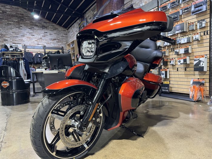 2025 HARLEY-DAVIDSON STREET GLIDE ULTRA 117 (FLHXU) ROAD WHISKEY FIRE