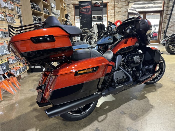 2025 HARLEY-DAVIDSON STREET GLIDE ULTRA 117 (FLHXU) ROAD WHISKEY FIRE