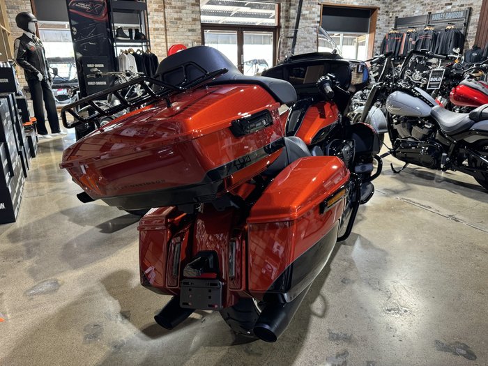 2025 HARLEY-DAVIDSON STREET GLIDE ULTRA 117 (FLHXU) ROAD WHISKEY FIRE