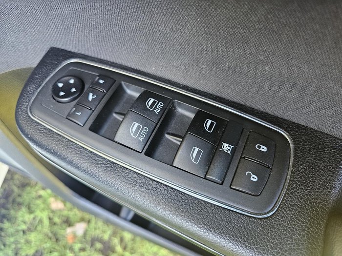 2021 Chrysler 300 SRT Core LX MY21 Bright White