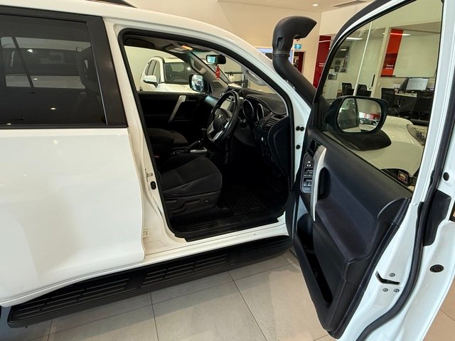 2016 TOYOTA LANDCRUISER