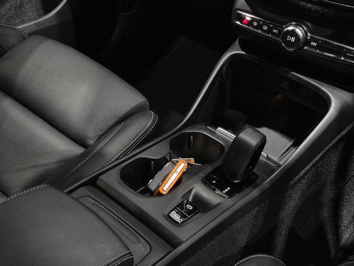 2023 Volvo XC40 Plus B4 MY23 Black Stone