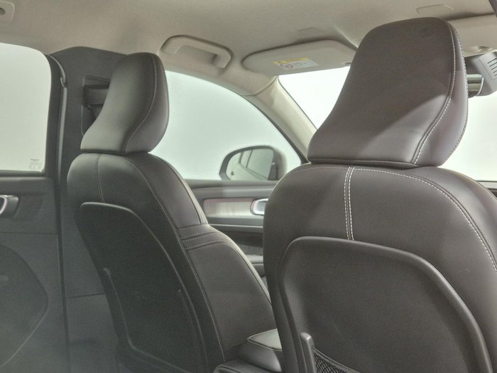 2023 Volvo XC40 Plus B4 MY23 Black Stone