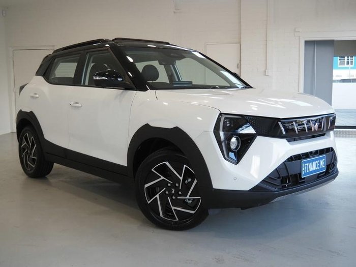 2025 Mahindra XUV3XO AX7L