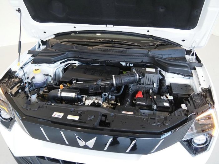 2025 Mahindra XUV3XO AX7L