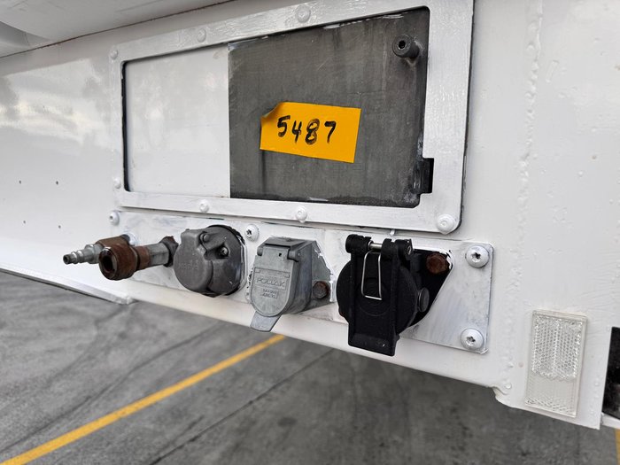 2015 Maxitrans St3 18 Pallet Drop Deck Curtain Sider, 1 X 20 Pins