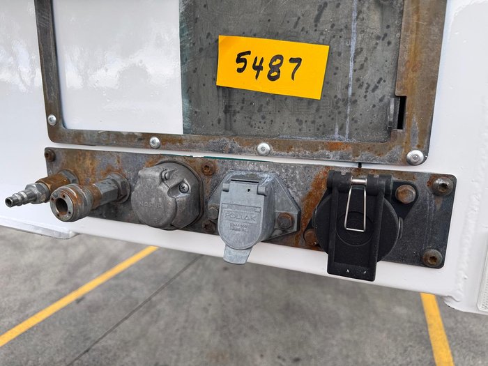 2015 Maxitrans St3 18 Pallet Drop Deck Curtain Sider, 1 X 20 Pins