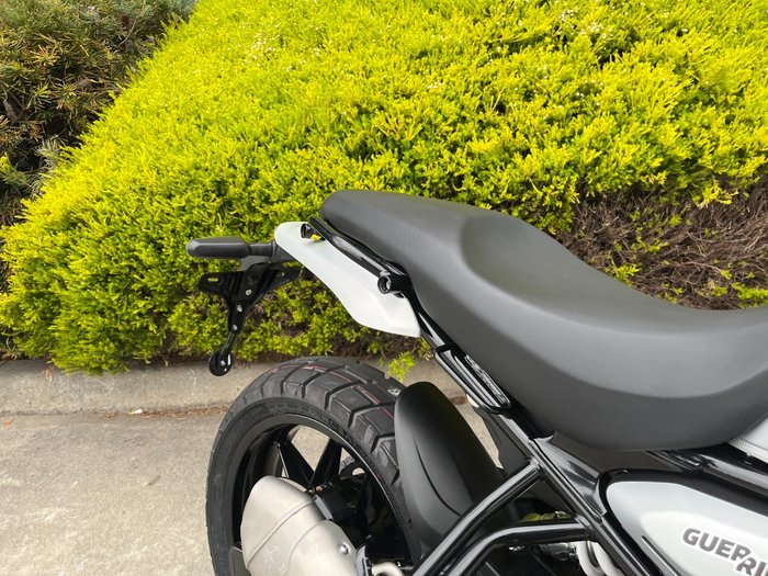 2025 Royal Enfield Guerrilla 450 Smoke Silver