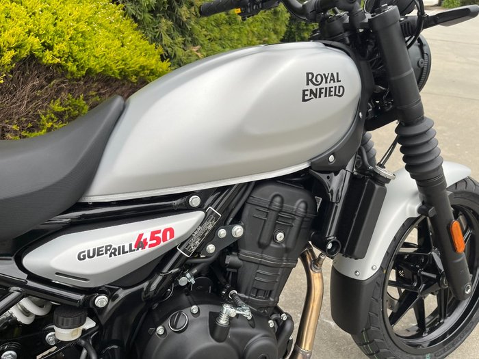 2025 Royal Enfield Guerrilla 450 Smoke Silver