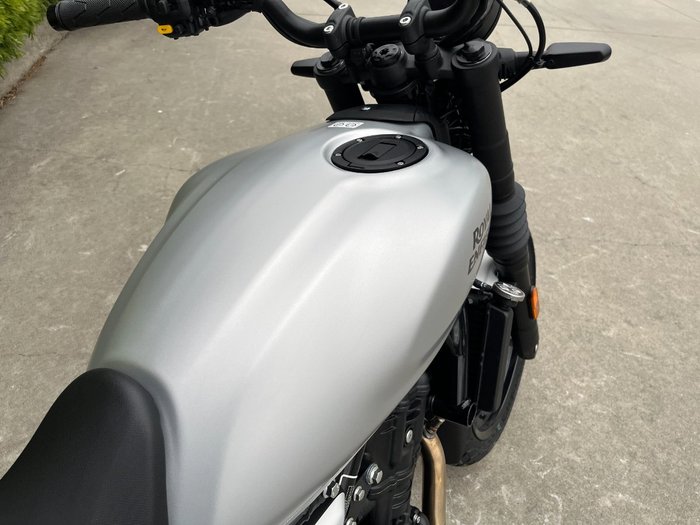 2025 Royal Enfield Guerrilla 450 Smoke Silver