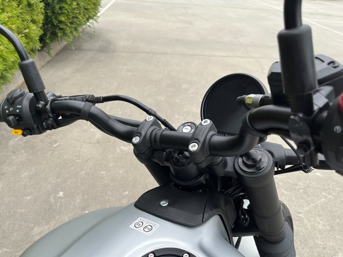 2025 Royal Enfield Guerrilla 450 Smoke Silver
