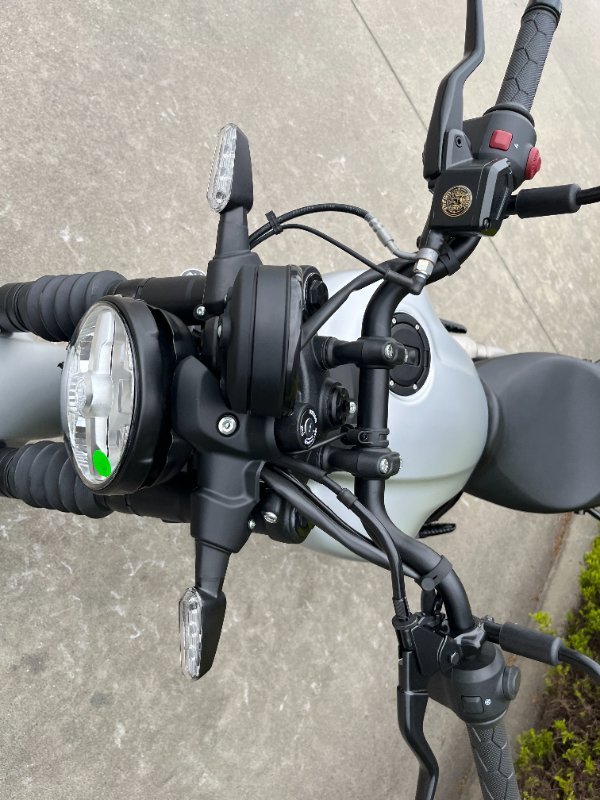 2025 Royal Enfield Guerrilla 450 Smoke Silver
