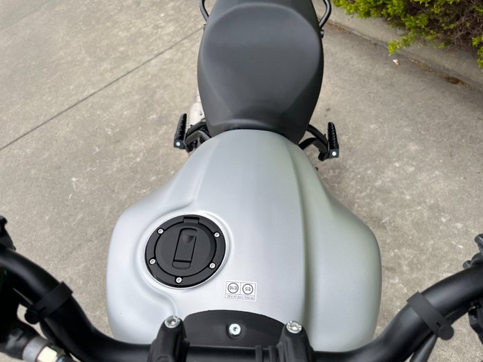 2025 Royal Enfield Guerrilla 450 Smoke Silver