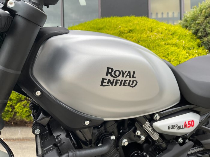2025 Royal Enfield Guerrilla 450 Smoke Silver