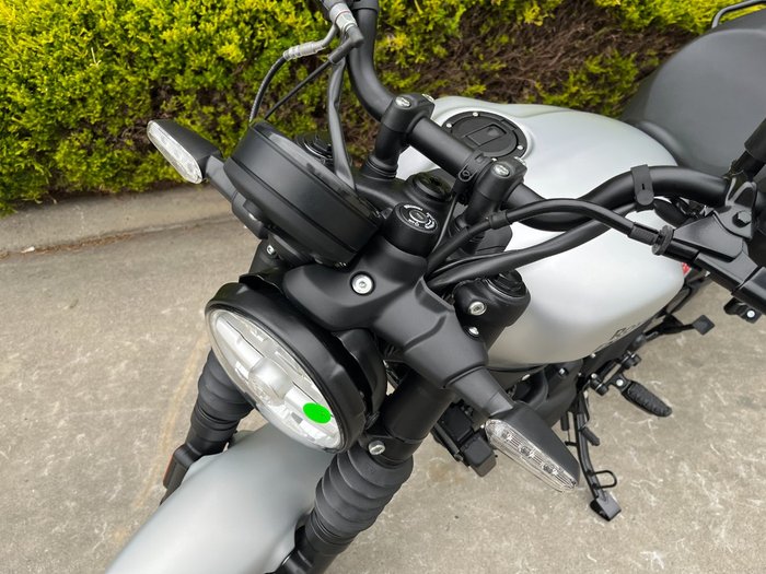 2025 Royal Enfield Guerrilla 450 Smoke Silver