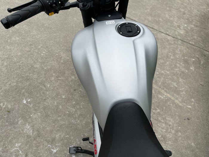2025 Royal Enfield Guerrilla 450 Smoke Silver