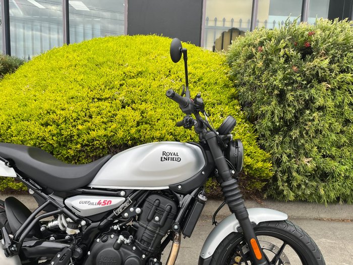2025 Royal Enfield Guerrilla 450 Smoke Silver