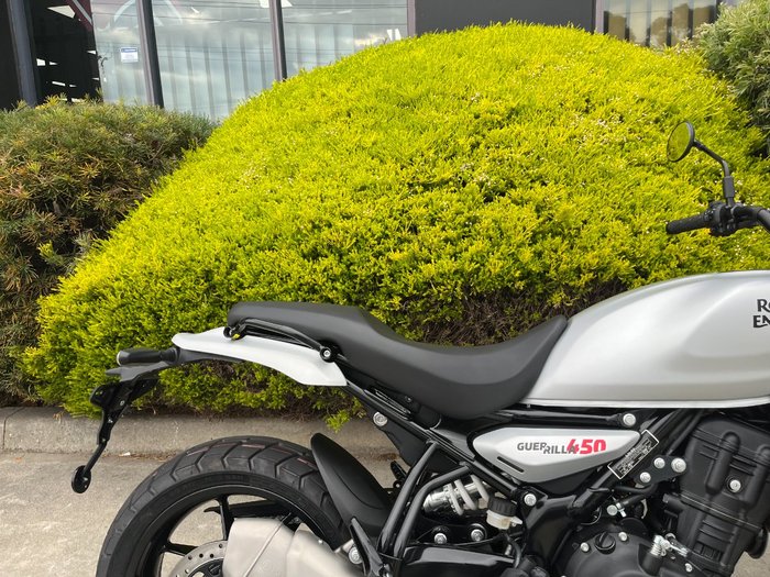 2025 Royal Enfield Guerrilla 450 Smoke Silver