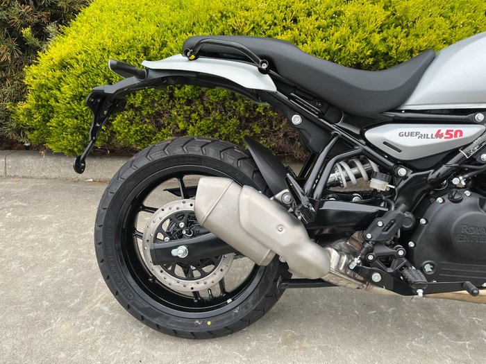 2025 Royal Enfield Guerrilla 450 Smoke Silver