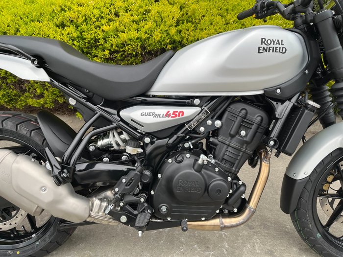 2025 Royal Enfield Guerrilla 450 Smoke Silver