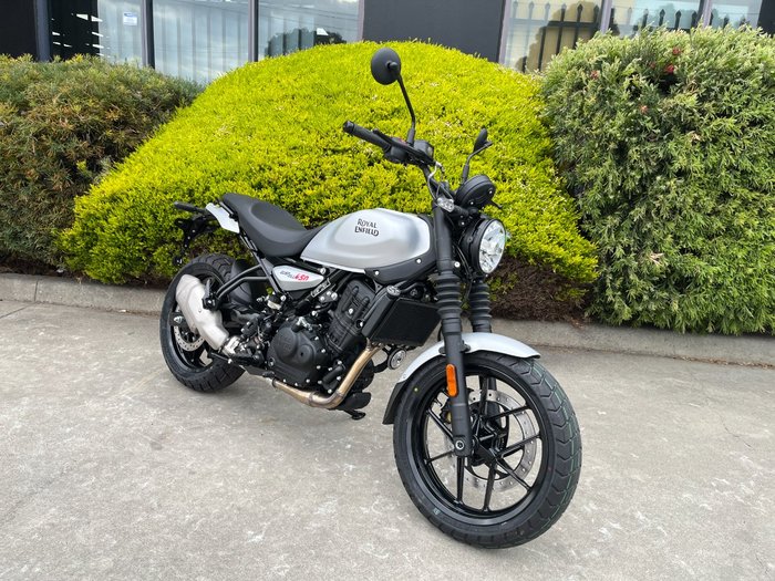 2025 Royal Enfield Guerrilla 450 Smoke Silver