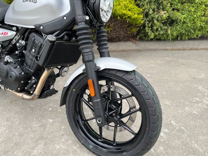 2025 Royal Enfield Guerrilla 450 Smoke Silver