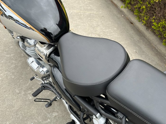 2025 Royal Enfield CLASSIC 650 Black