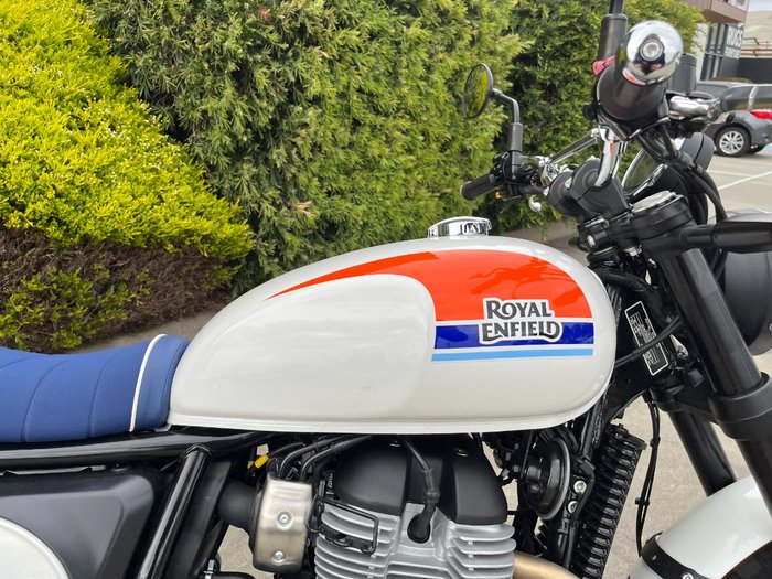 2025 Royal Enfield 2025 650CC INTERCEPTOR BEAR 650 Road White