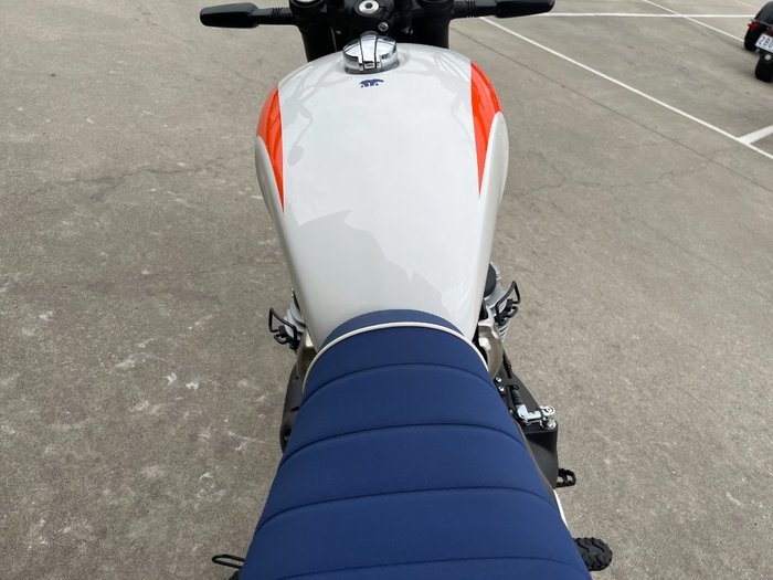 2025 Royal Enfield 2025 650CC INTERCEPTOR BEAR 650 Road White