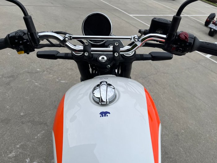 2025 Royal Enfield 2025 650CC INTERCEPTOR BEAR 650 Road White