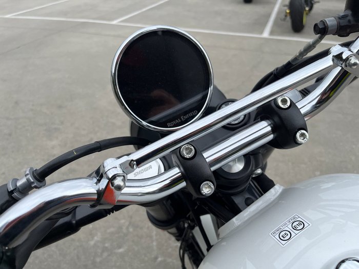 2025 Royal Enfield 2025 650CC INTERCEPTOR BEAR 650 Road White