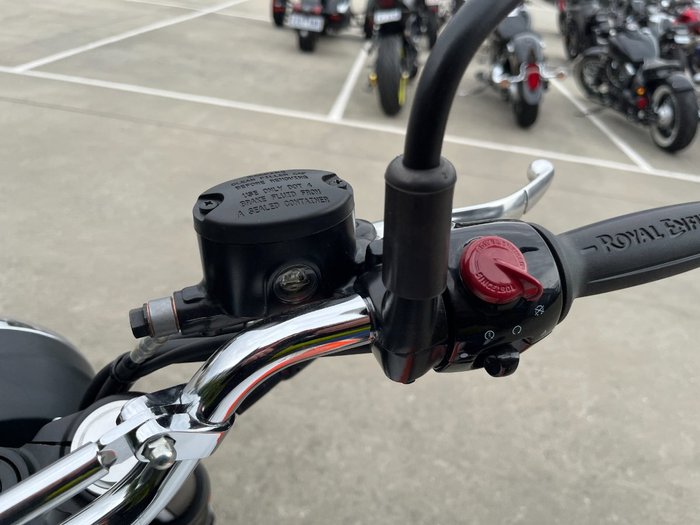 2025 Royal Enfield 2025 650CC INTERCEPTOR BEAR 650 Road White