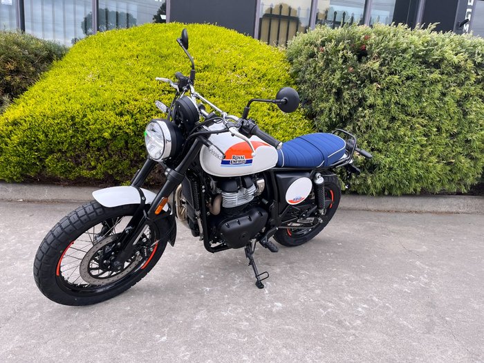 2025 Royal Enfield 2025 650CC INTERCEPTOR BEAR 650 Road White