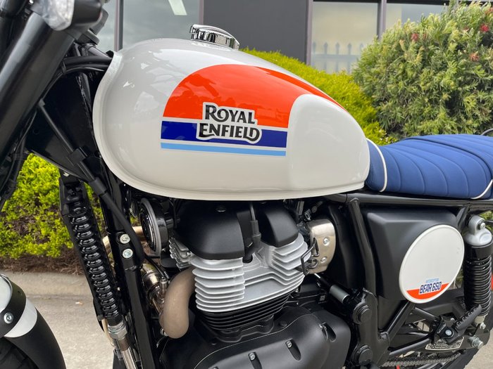 2025 Royal Enfield 2025 650CC INTERCEPTOR BEAR 650 Road White