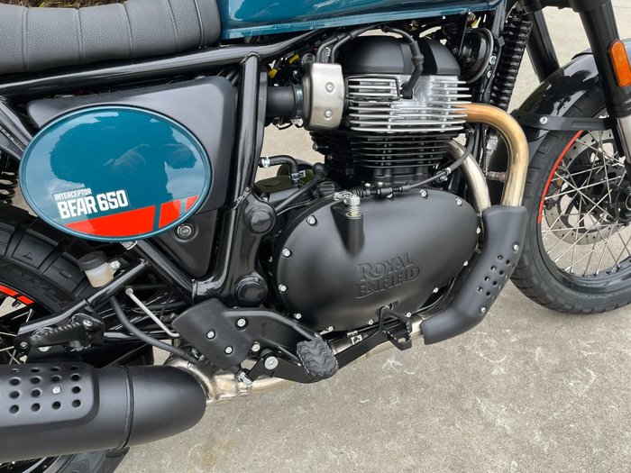2025 Royal Enfield 2025 650CC INTERCEPTOR BEAR 650 Road Petrol Green