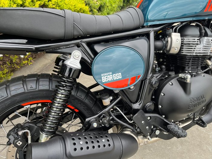 2025 Royal Enfield 2025 650CC INTERCEPTOR BEAR 650 Road Petrol Green