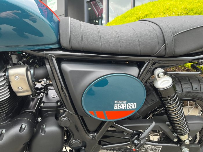 2025 Royal Enfield 2025 650CC INTERCEPTOR BEAR 650 Road Petrol Green