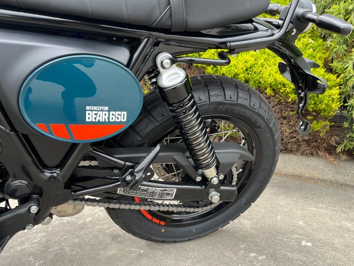 2025 Royal Enfield 2025 650CC INTERCEPTOR BEAR 650 Road Petrol Green