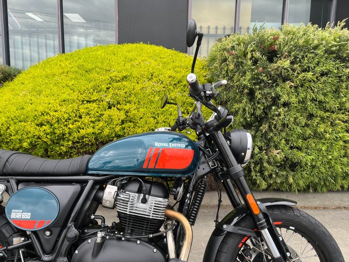 2025 Royal Enfield 2025 650CC INTERCEPTOR BEAR 650 Road Petrol Green