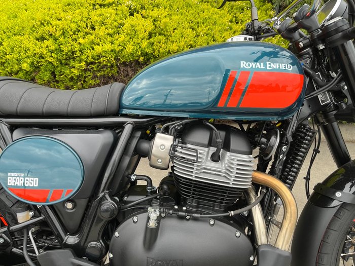 2025 Royal Enfield 2025 650CC INTERCEPTOR BEAR 650 Road Petrol Green