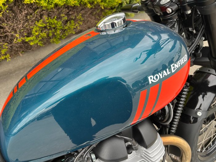 2025 Royal Enfield 2025 650CC INTERCEPTOR BEAR 650 Road Petrol Green