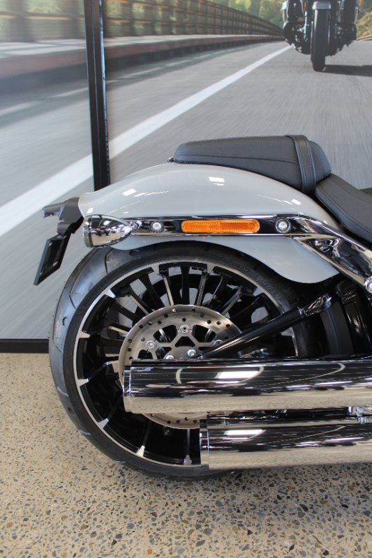 2025 Harley-davidson FXBR BREAKOUT (117) billiard gray