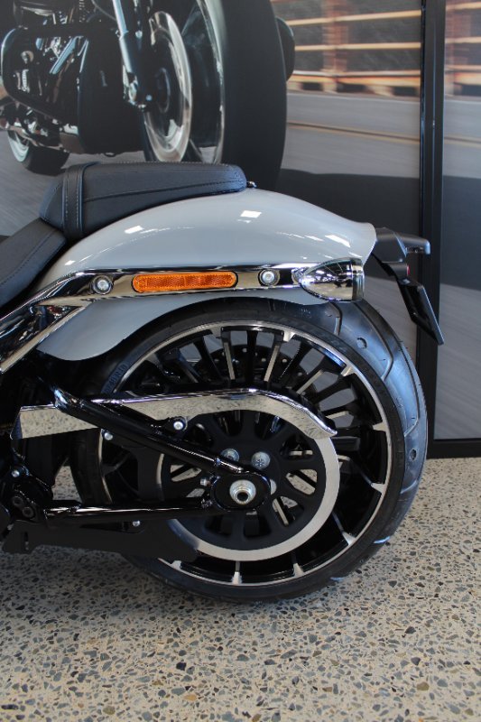 2025 Harley-davidson FXBR BREAKOUT (117) billiard gray