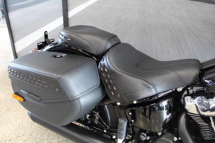 2025 Harley-davidson FLHC HERITAGE CLASSIC (117) VIVID BLACK