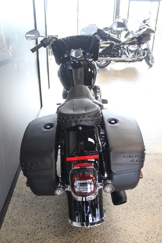 2025 Harley-davidson FLHC HERITAGE CLASSIC (117) VIVID BLACK