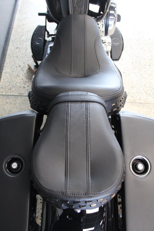 2025 Harley-davidson FLHC HERITAGE CLASSIC (117) VIVID BLACK