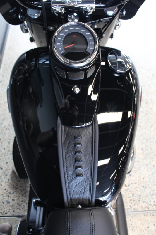 2025 Harley-davidson FLHC HERITAGE CLASSIC (117) VIVID BLACK