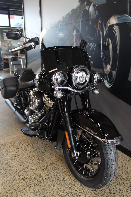 2025 Harley-davidson FLHC HERITAGE CLASSIC (117) VIVID BLACK