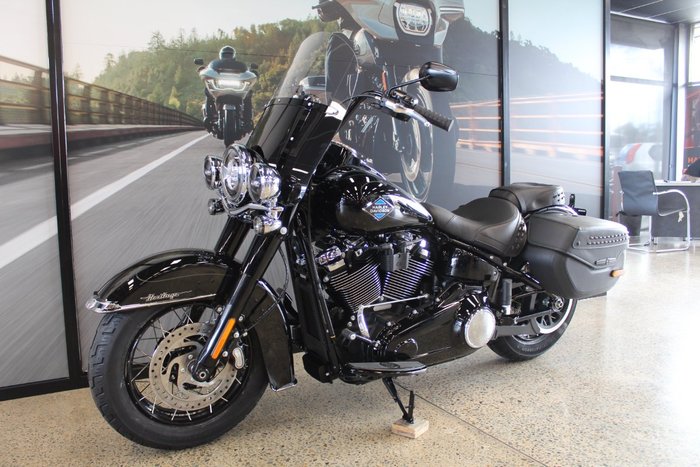 2025 Harley-davidson FLHC HERITAGE CLASSIC (117) VIVID BLACK